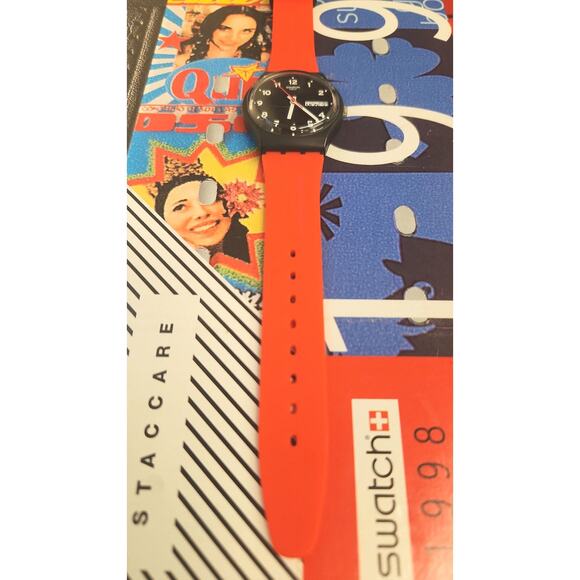 Swatch RED GRIN GB754 Standard Gents Designed by Martin Norrlind DayDate watch - Picture 5 of 8